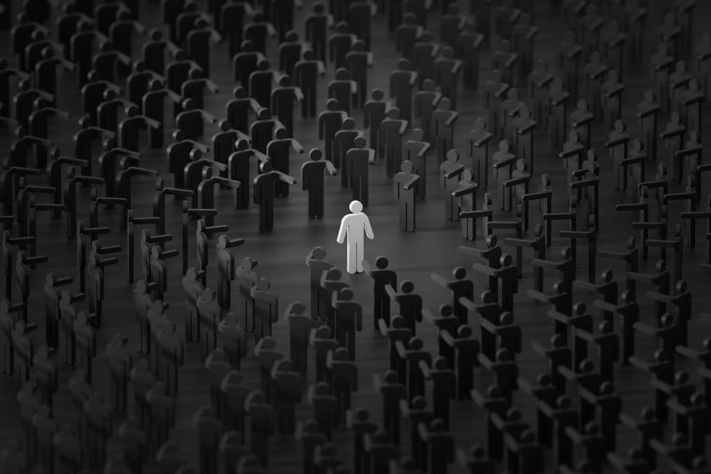 Representa la individualidad y la autenticidad. Muestra la importancia de ser único en un mundo competitivo.